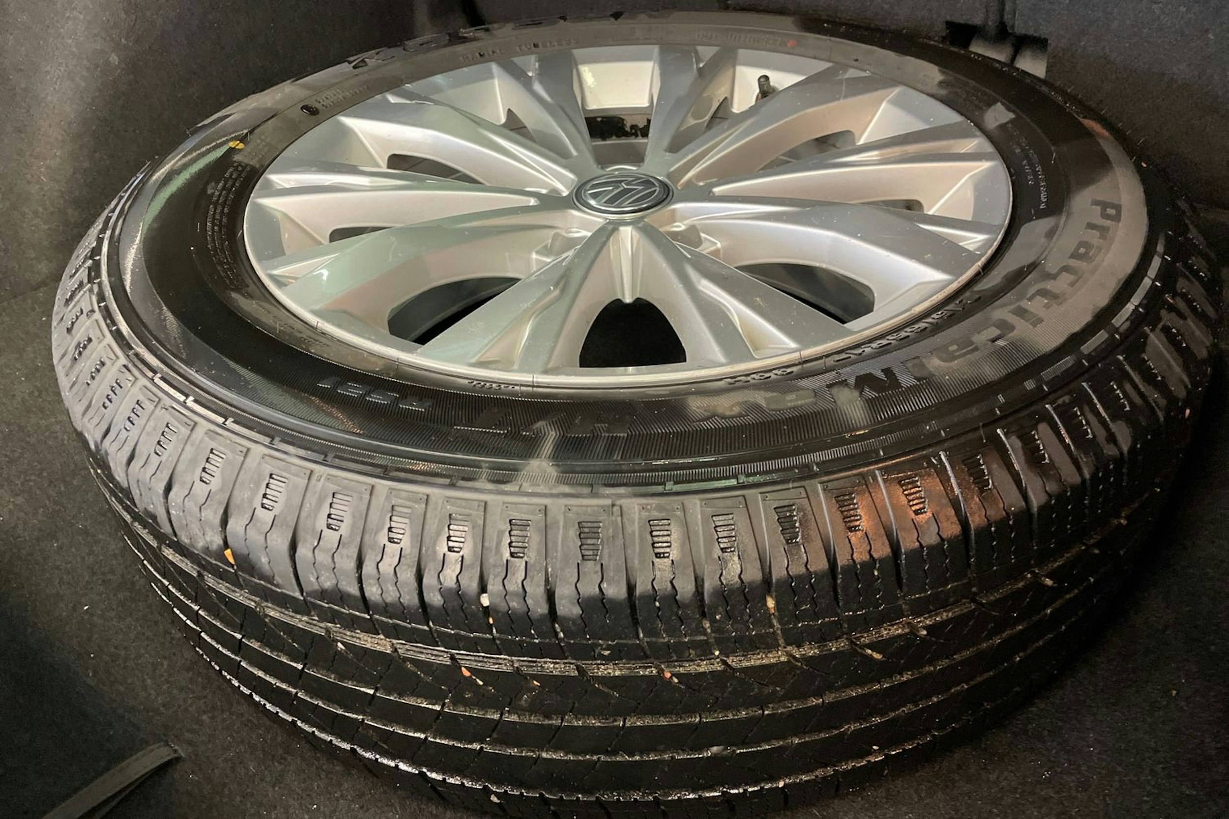 Ruskea (beige) Volkswagen Tiguan 2017 kuva 14.