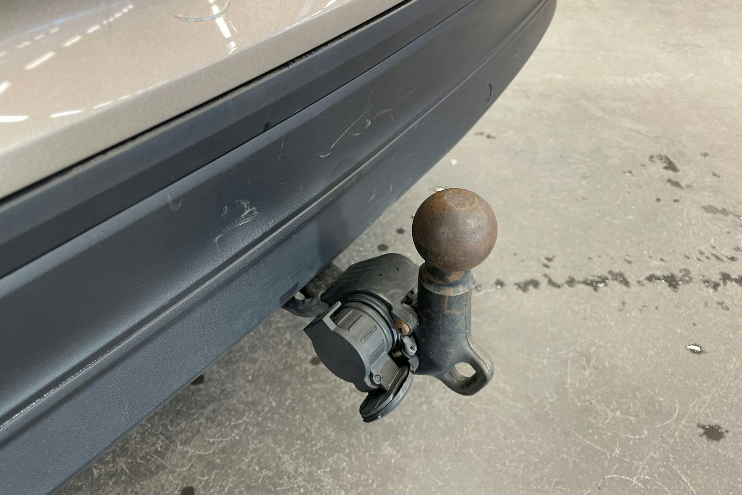 Ruskea (beige) Volkswagen Tiguan 2017 kuva 16.