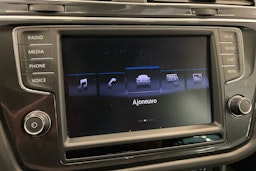 Ruskea (beige) Volkswagen Tiguan 2017 kuva 18.