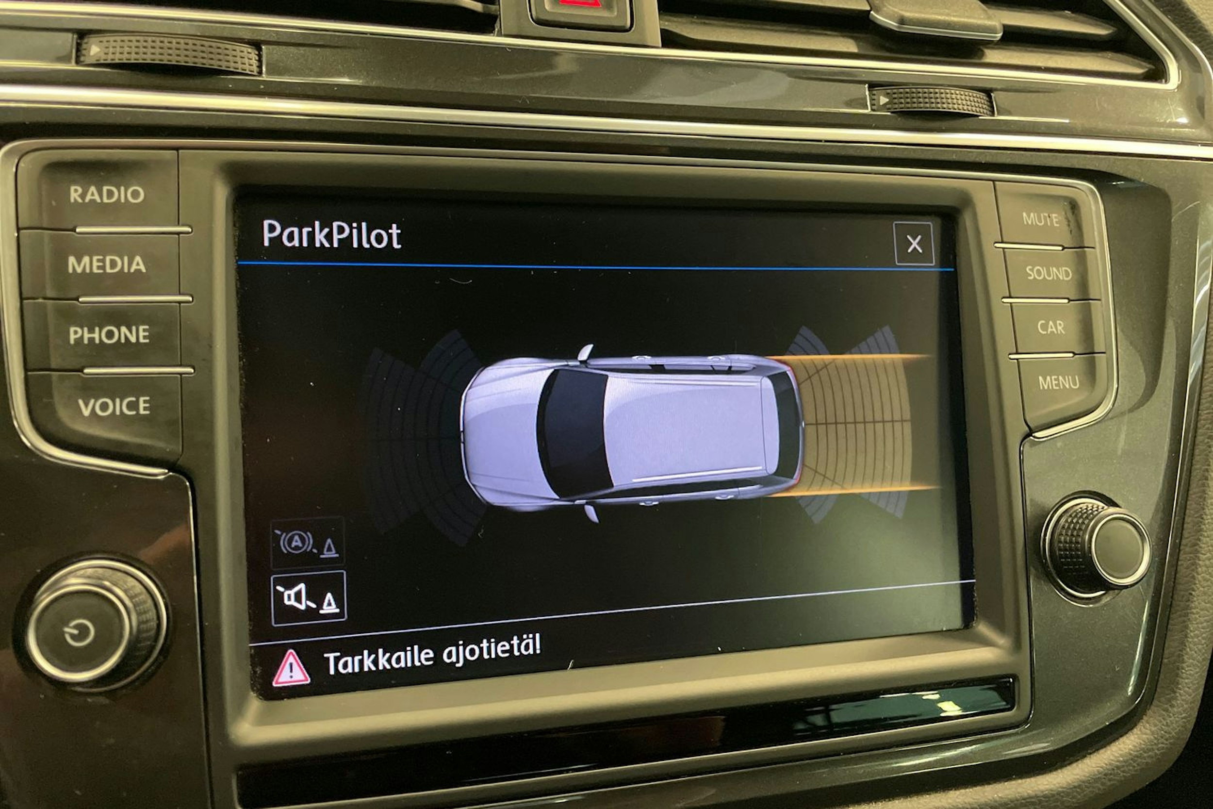 Ruskea (beige) Volkswagen Tiguan 2017 kuva 19.