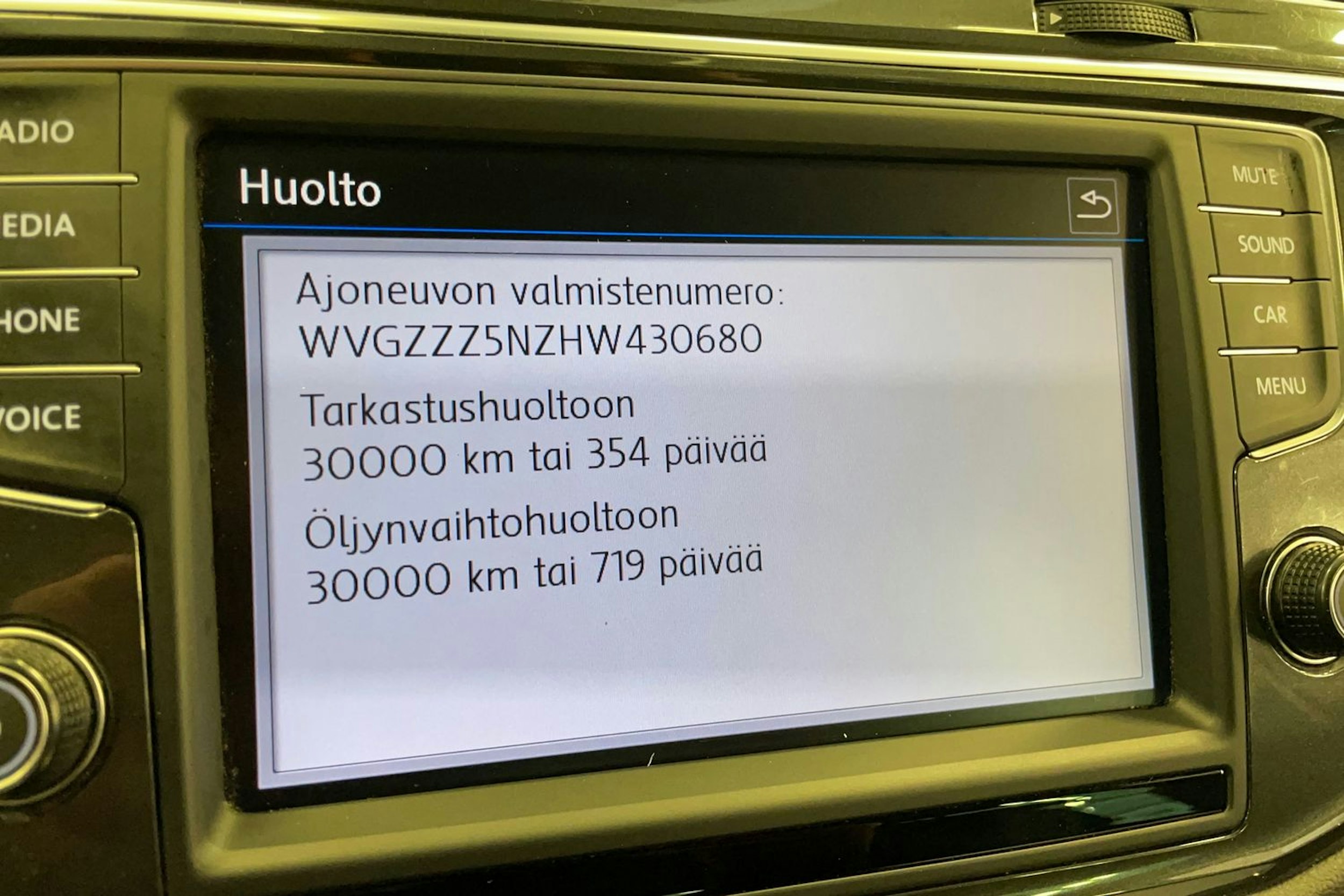 Ruskea (beige) Volkswagen Tiguan 2017 kuva 21.