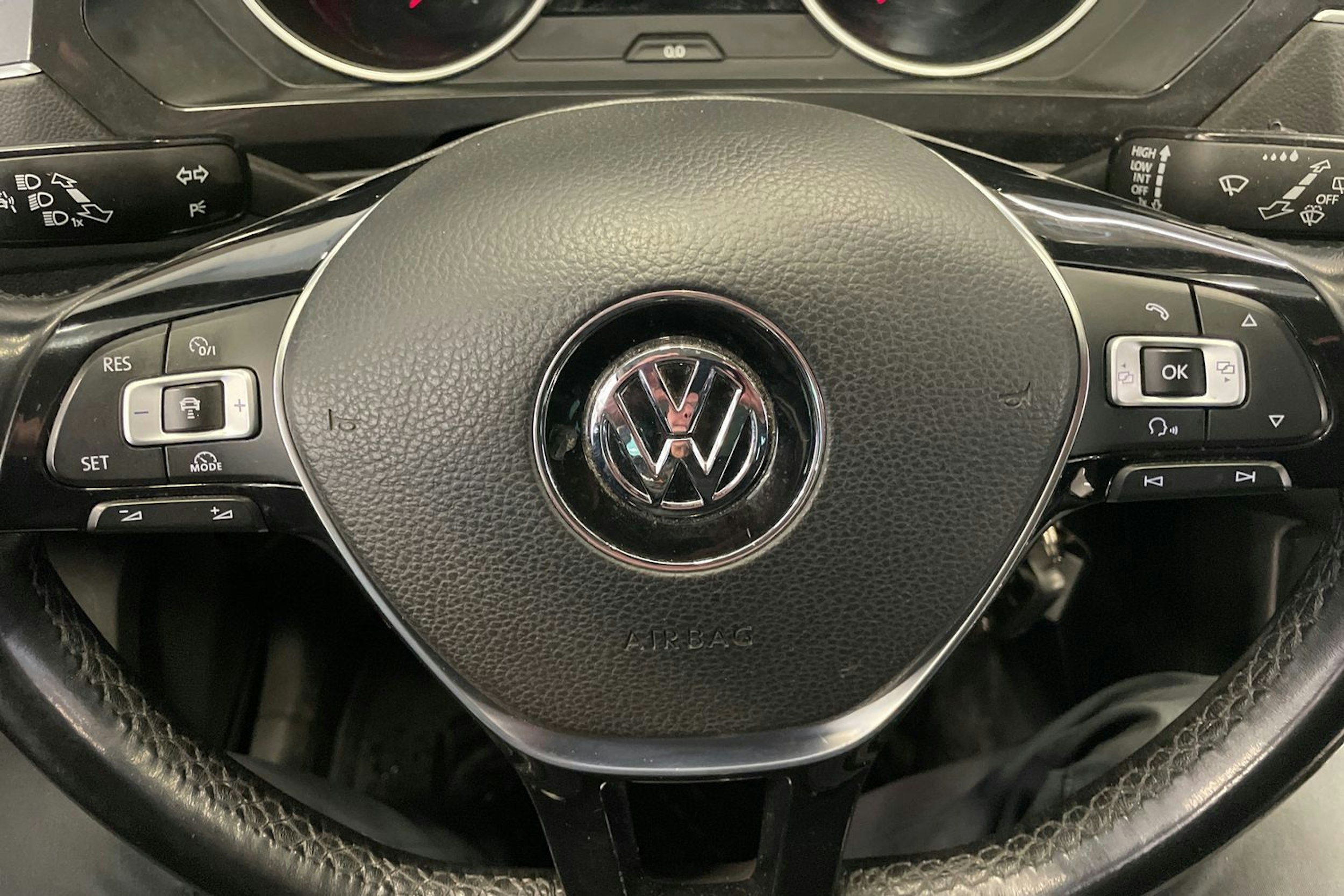 Ruskea (beige) Volkswagen Tiguan 2017 kuva 24.
