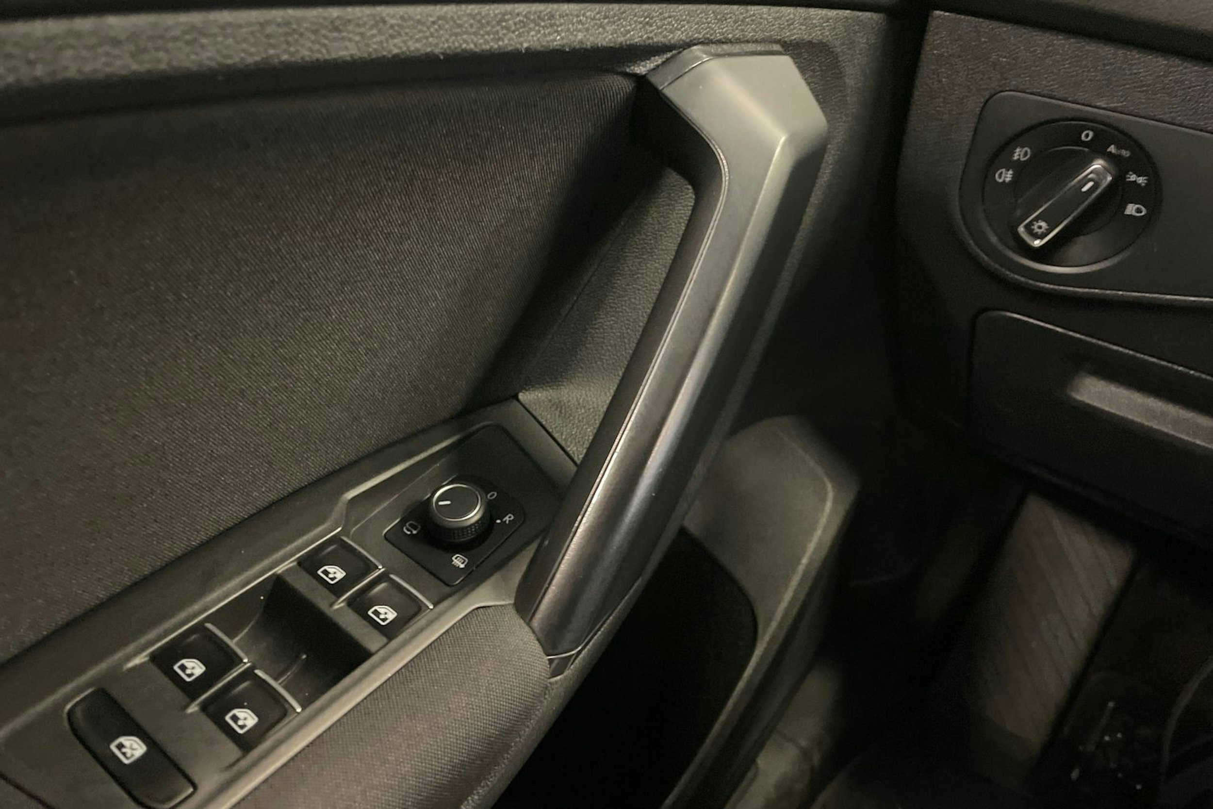 Ruskea (beige) Volkswagen Tiguan 2017 kuva 25.