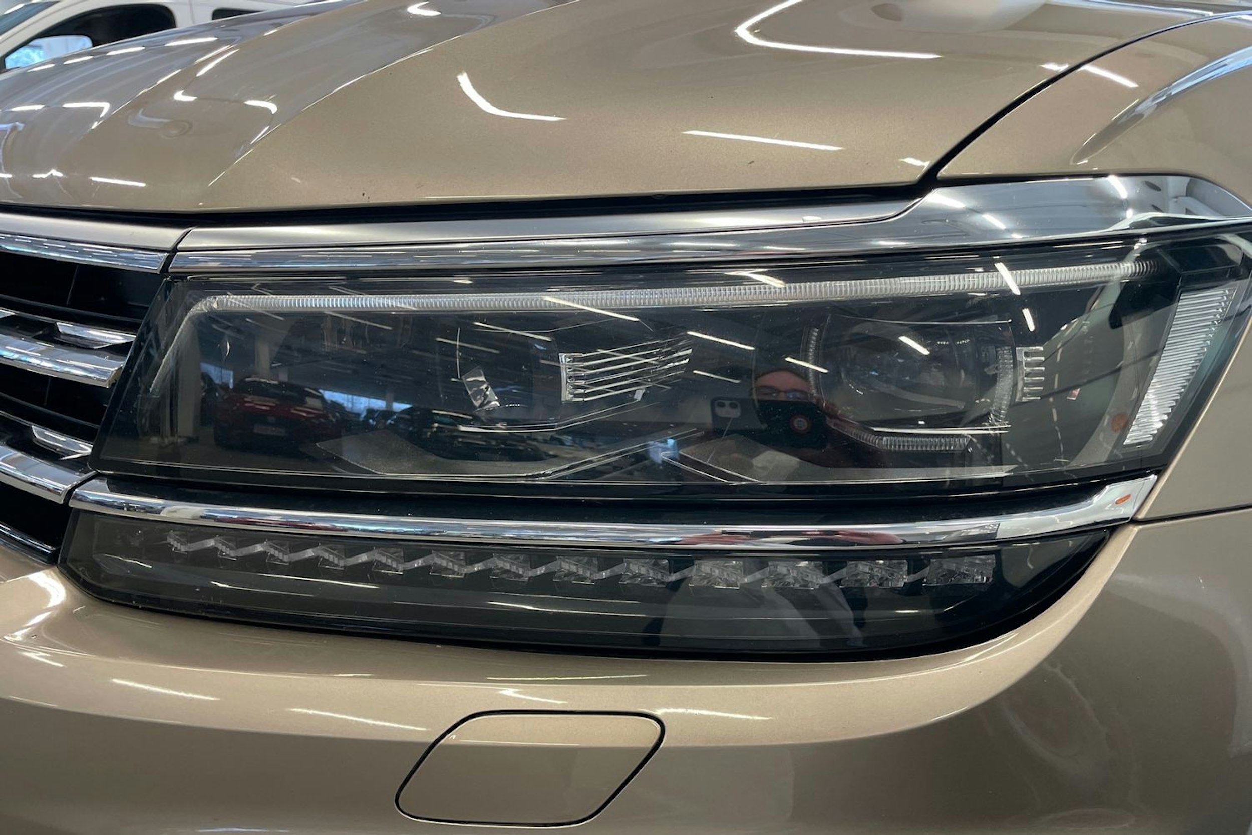 Ruskea (beige) Volkswagen Tiguan 2017 kuva 27.