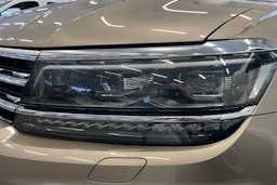 Ruskea (beige) Volkswagen Tiguan 2017 kuva 27.