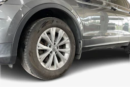 harmaa Volkswagen Tiguan 2017 kuva 9.