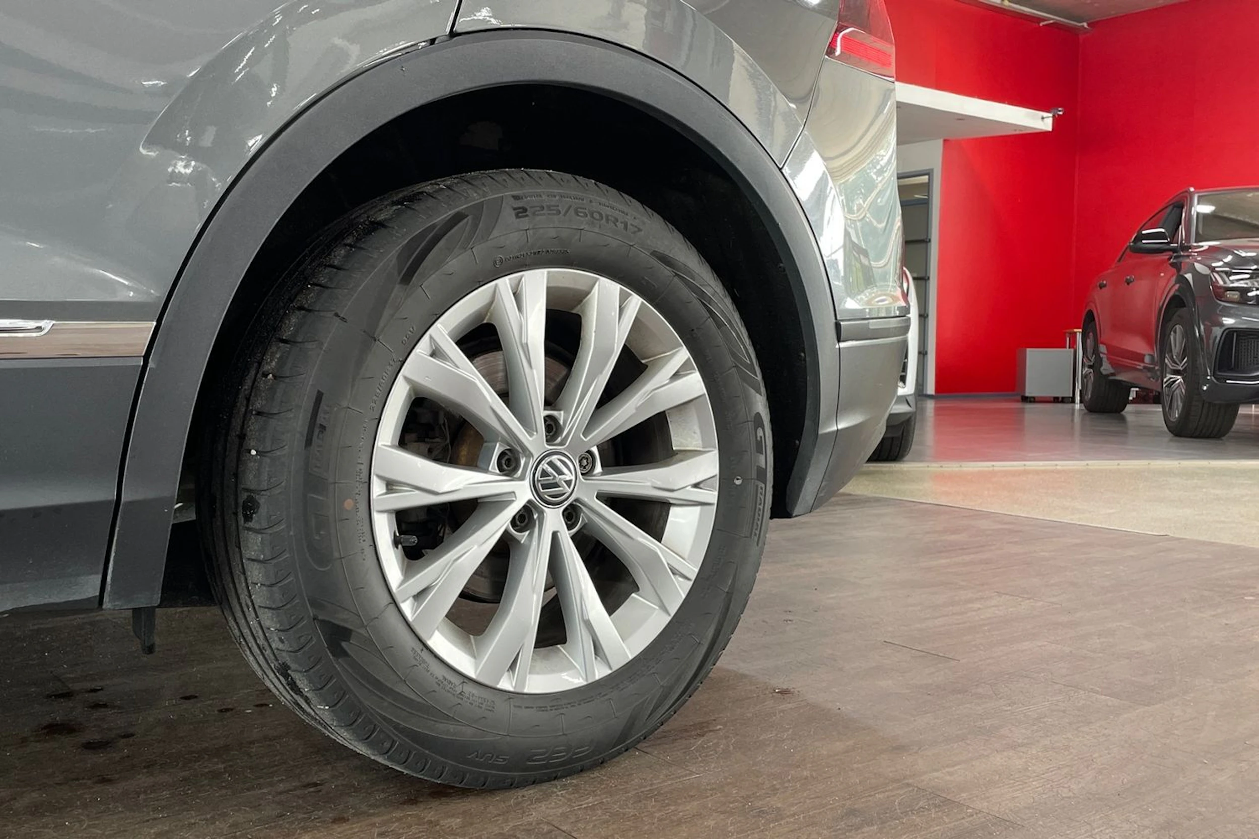 harmaa Volkswagen Tiguan 2017 kuva 10.