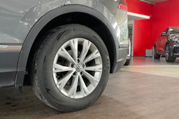 harmaa Volkswagen Tiguan 2017 kuva 10.