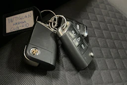 harmaa Volkswagen Tiguan 2017 kuva 15.