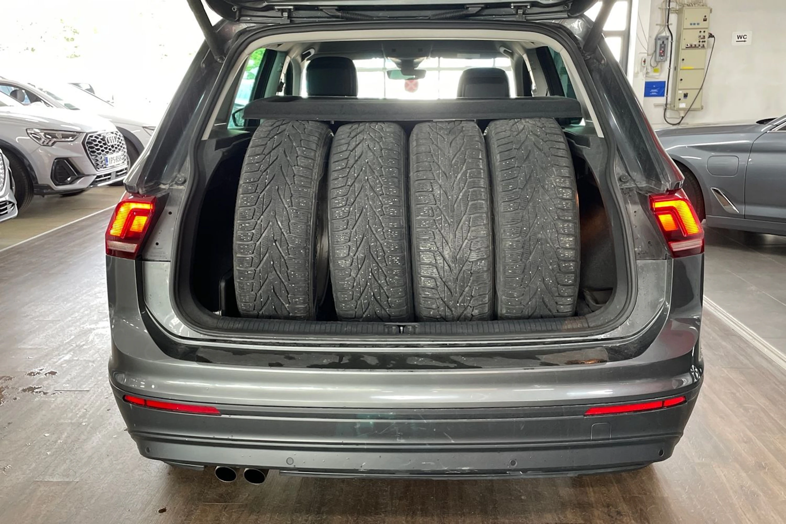 harmaa Volkswagen Tiguan 2017 kuva 16.