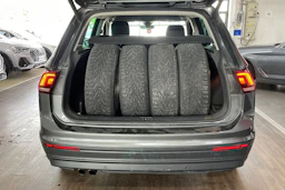 harmaa Volkswagen Tiguan 2017 kuva 16.