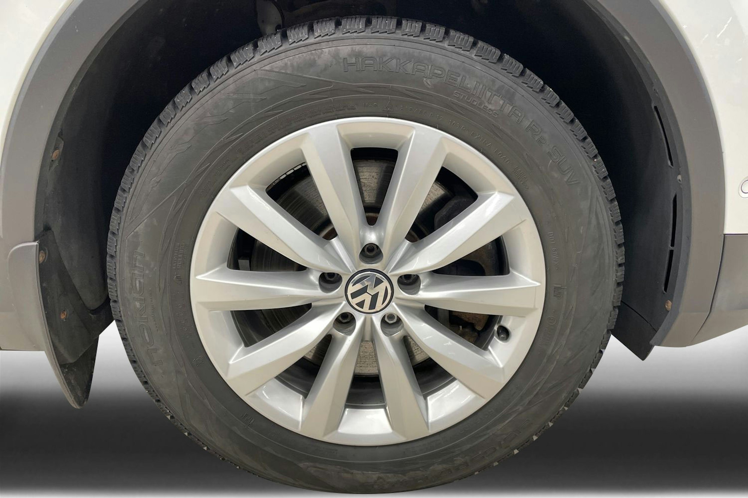 Valkoinen Volkswagen Tiguan 2017 kuva 11.