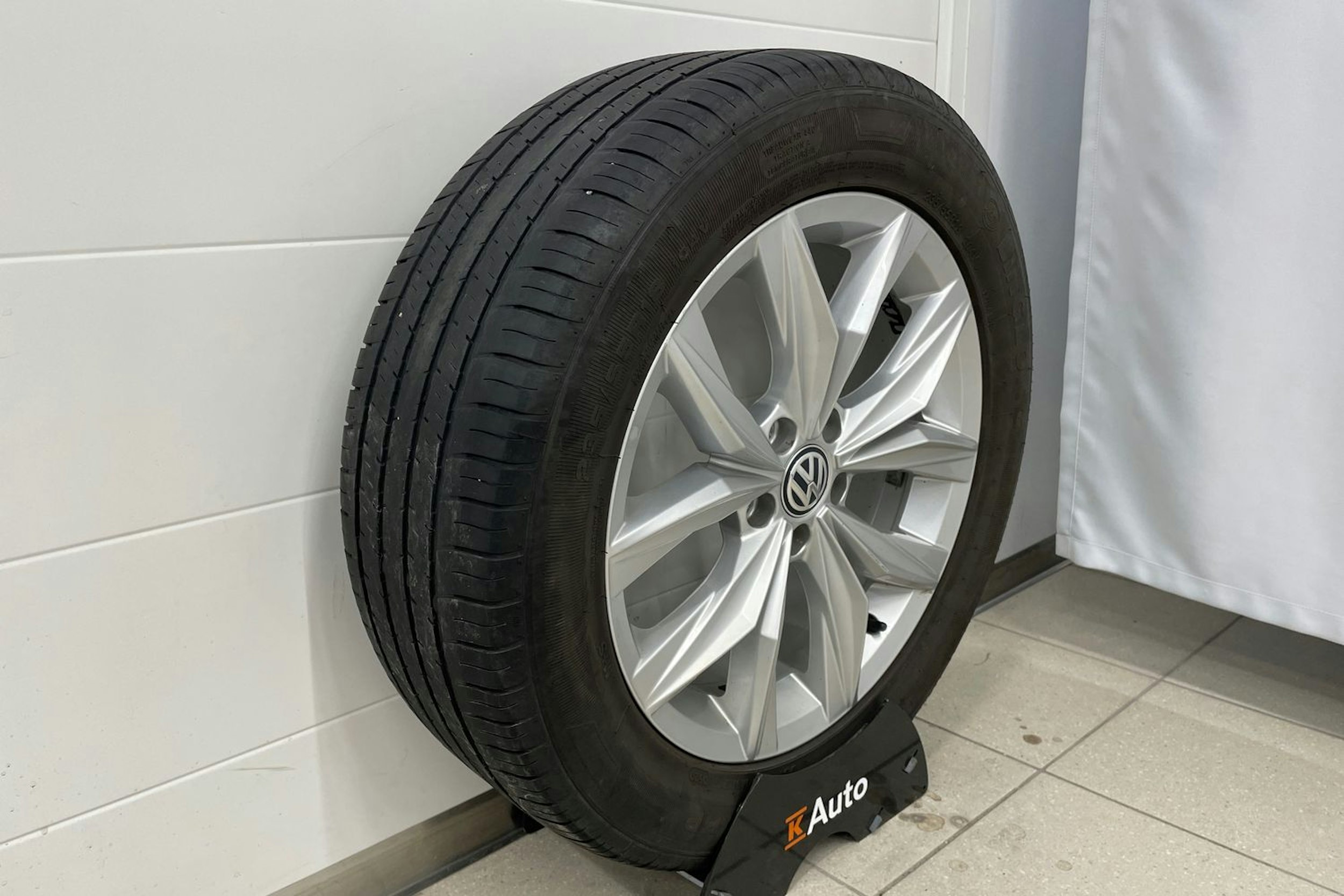 Valkoinen Volkswagen Tiguan 2017 kuva 14.