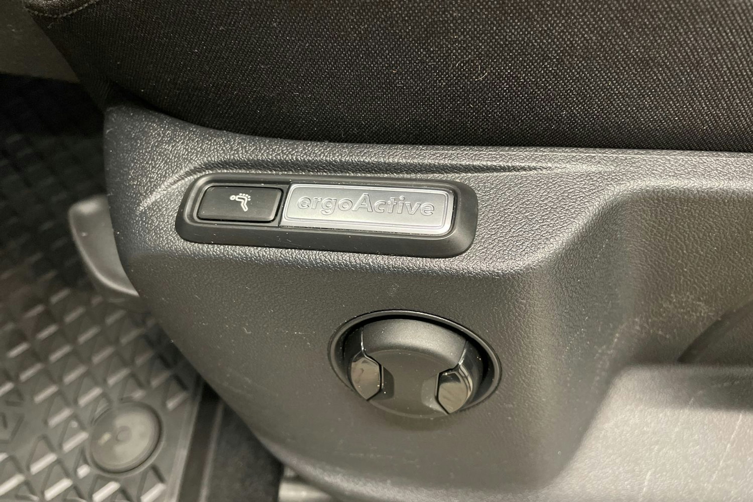 Valkoinen Volkswagen Tiguan 2017 kuva 15.