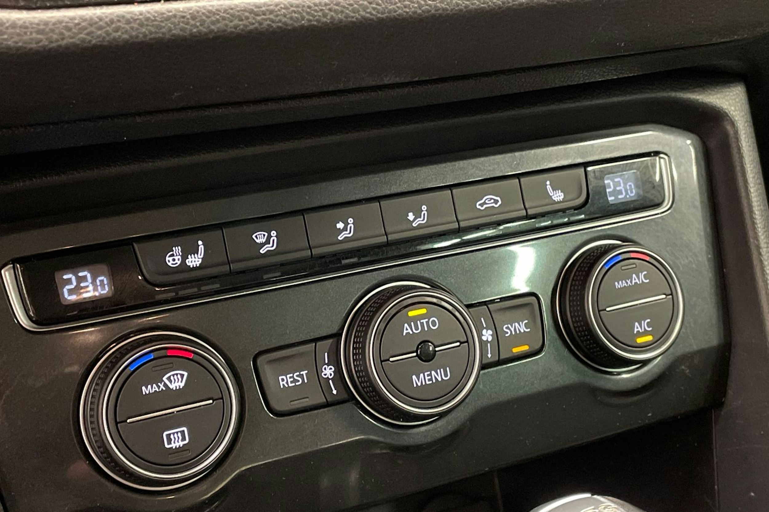 Valkoinen Volkswagen Tiguan 2017 kuva 20.