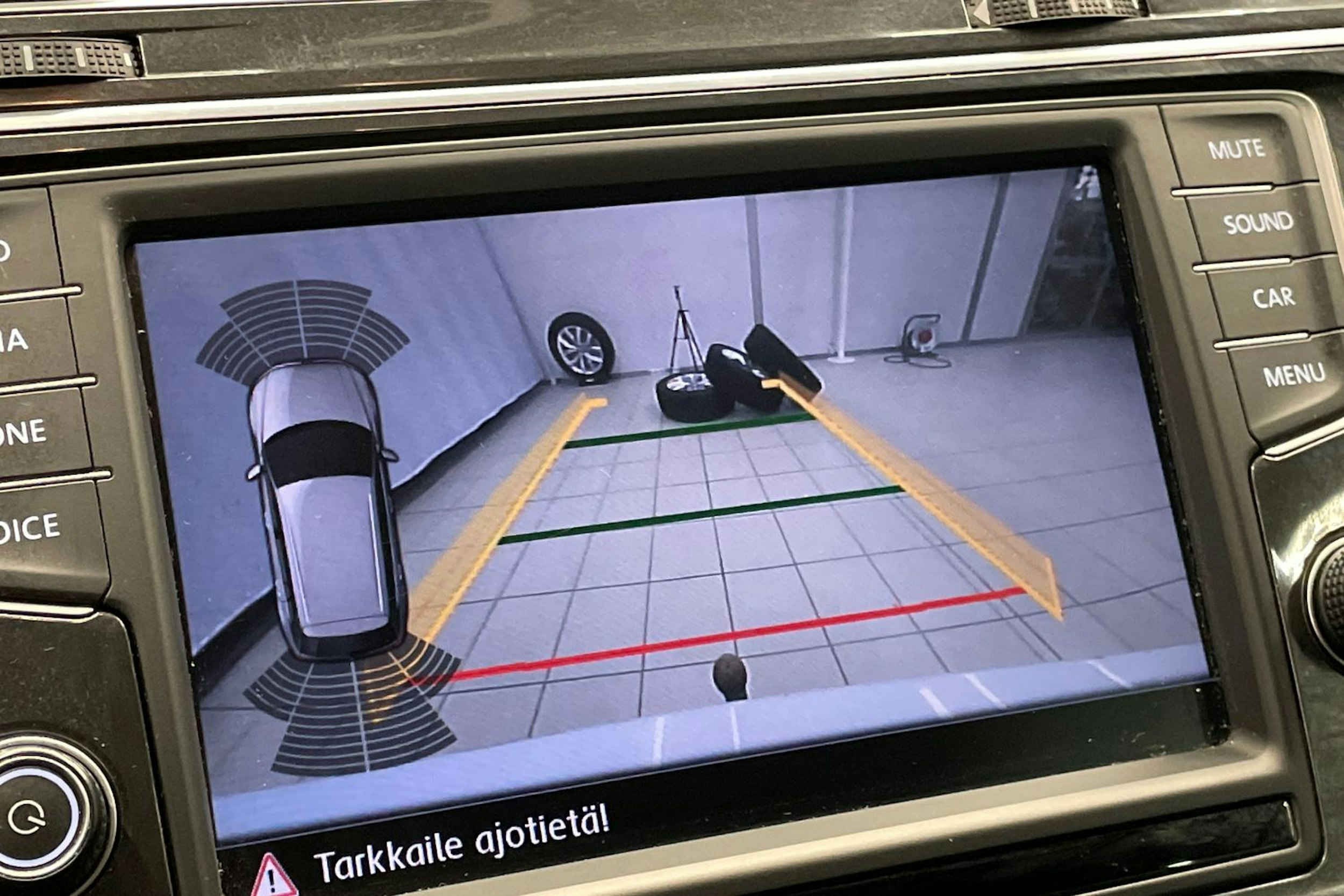 Valkoinen Volkswagen Tiguan 2017 kuva 22.