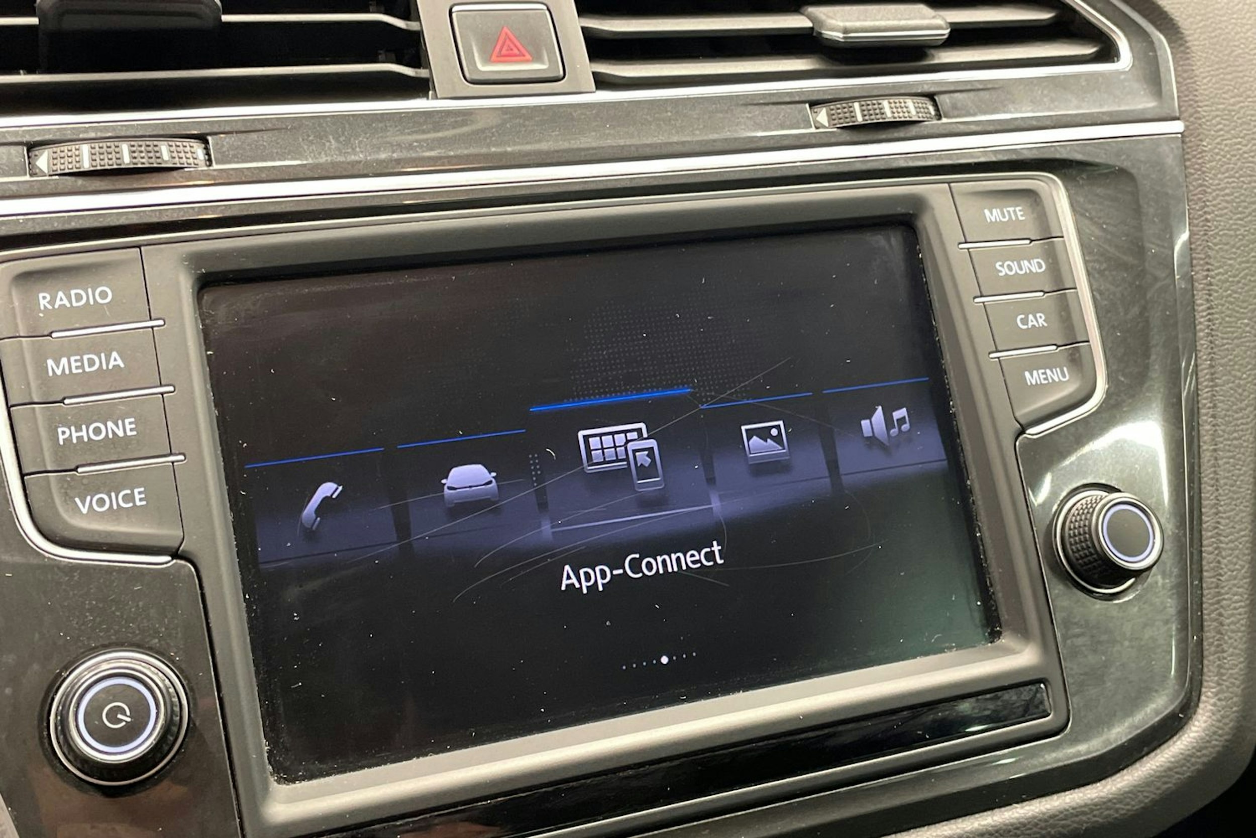 Valkoinen Volkswagen Tiguan 2017 kuva 23.