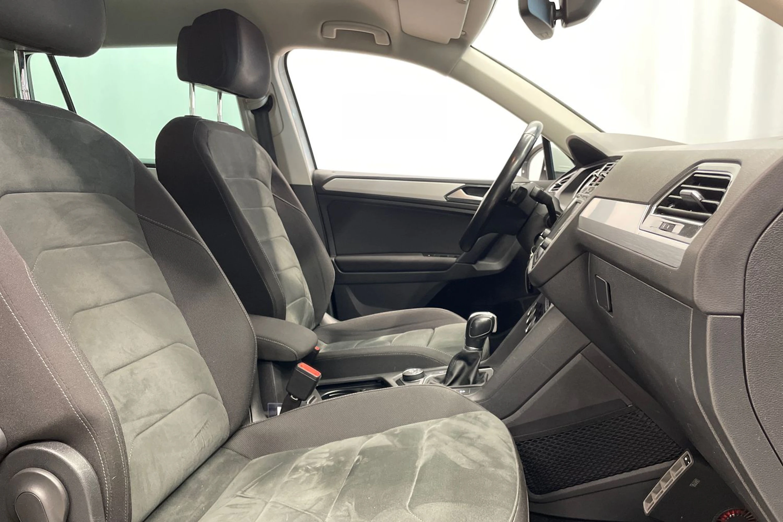 Valkoinen Volkswagen Tiguan 2017 kuva 33.