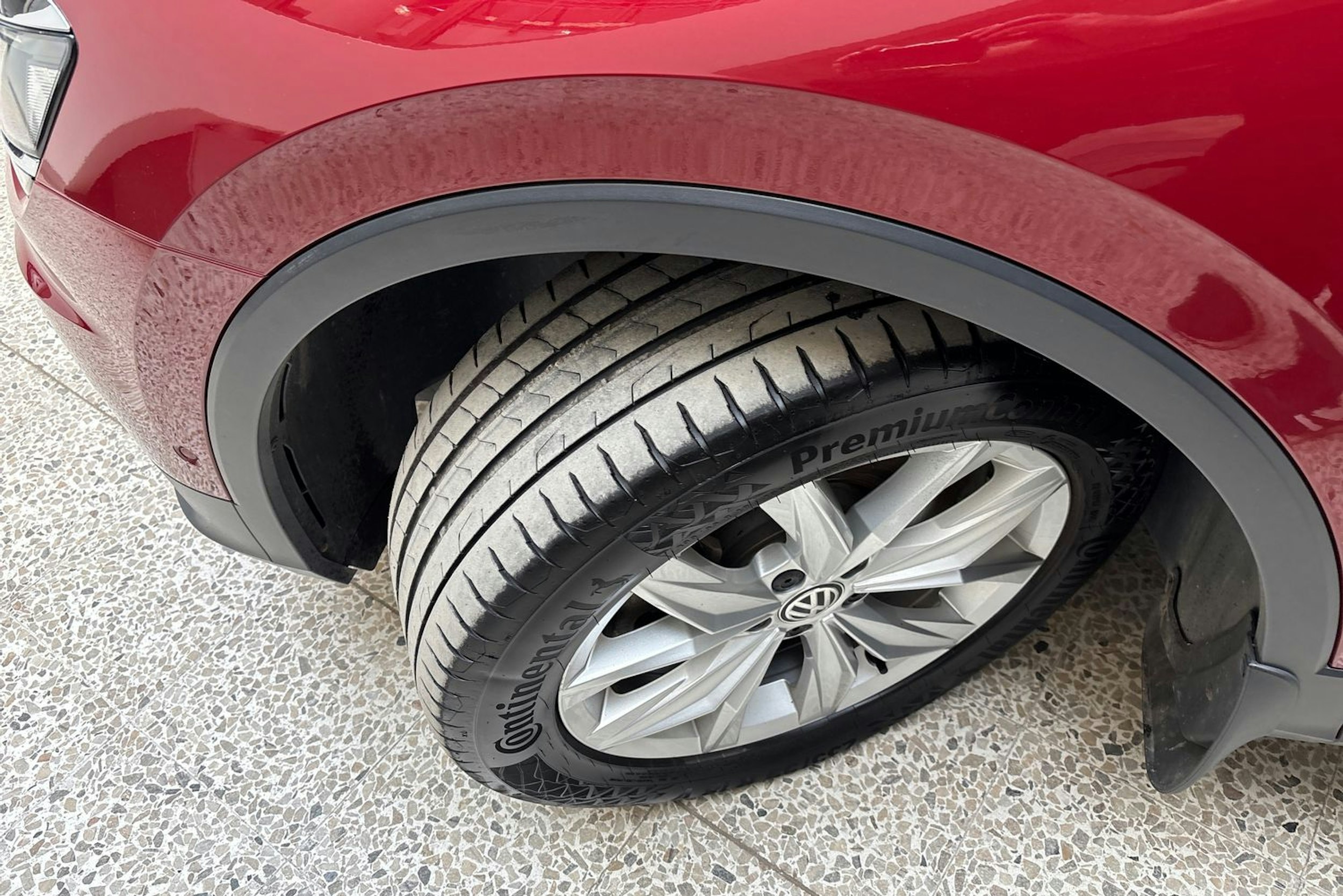 punainen Volkswagen Tiguan 2017 kuva 13.