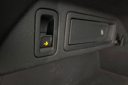 punainen Volkswagen Tiguan 2017 kuva 16.