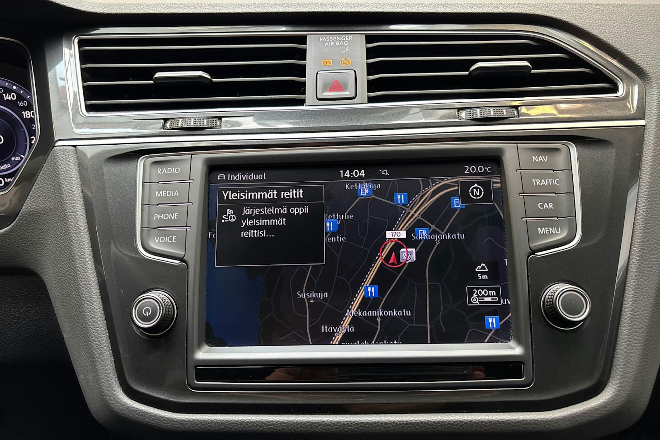 punainen Volkswagen Tiguan 2017 kuva 22.