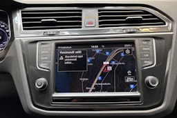 punainen Volkswagen Tiguan 2017 kuva 22.