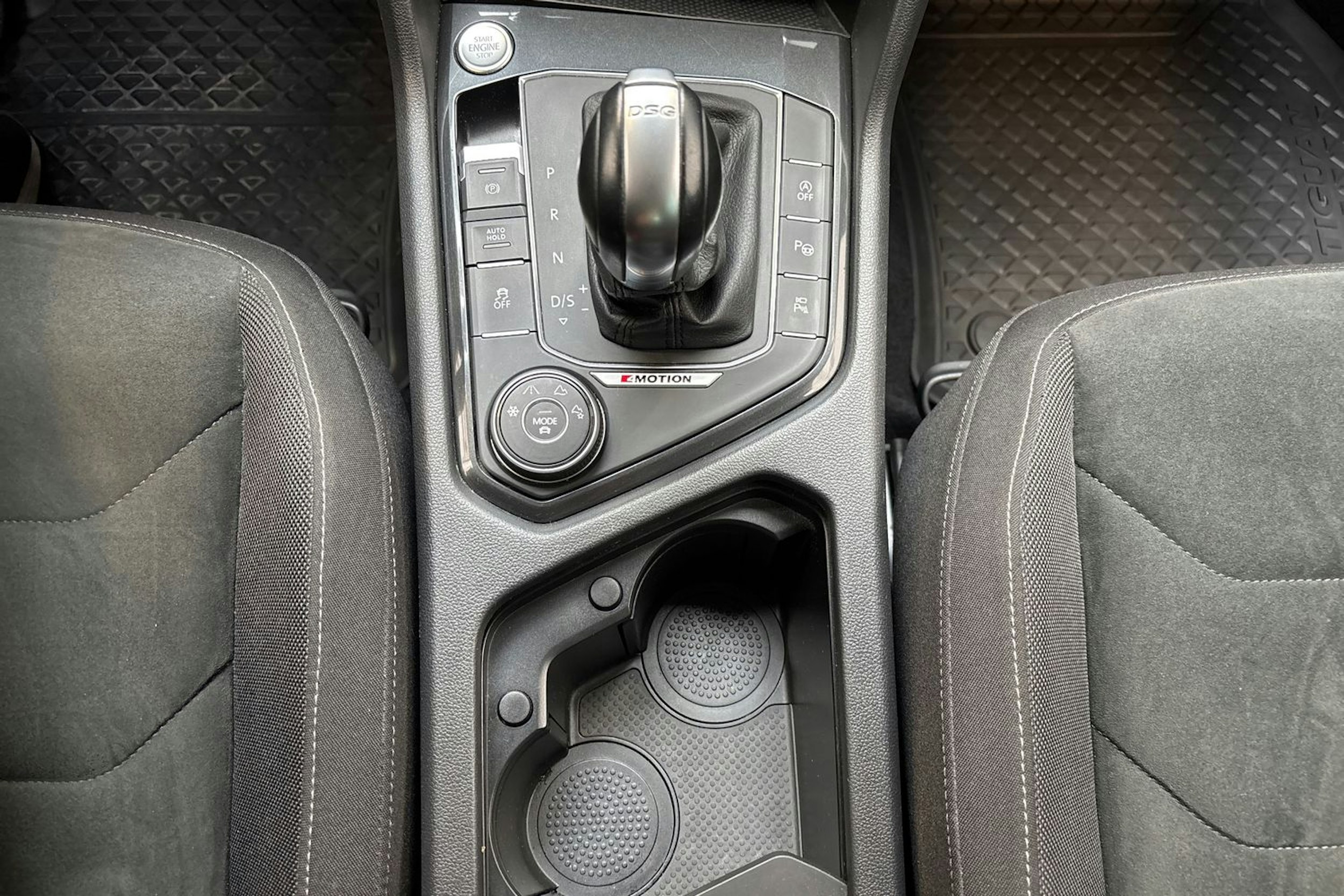 punainen Volkswagen Tiguan 2017 kuva 30.