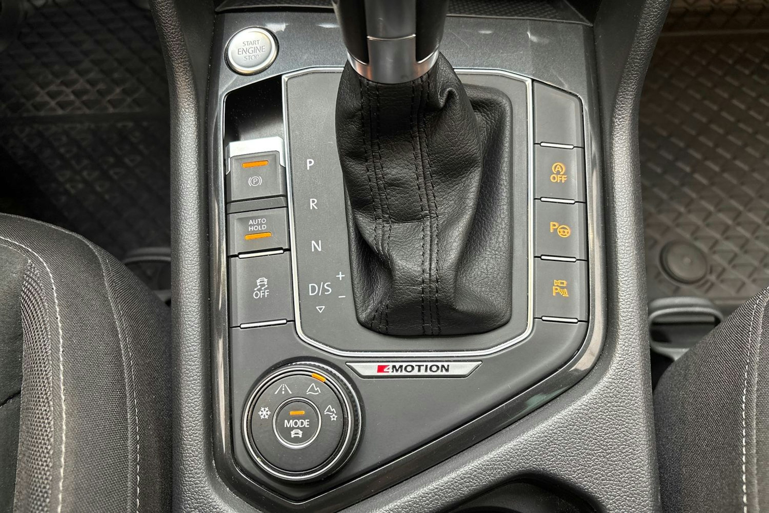 punainen Volkswagen Tiguan 2017 kuva 31.