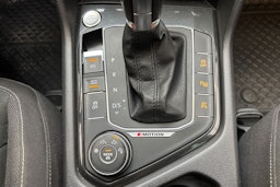 punainen Volkswagen Tiguan 2017 kuva 31.