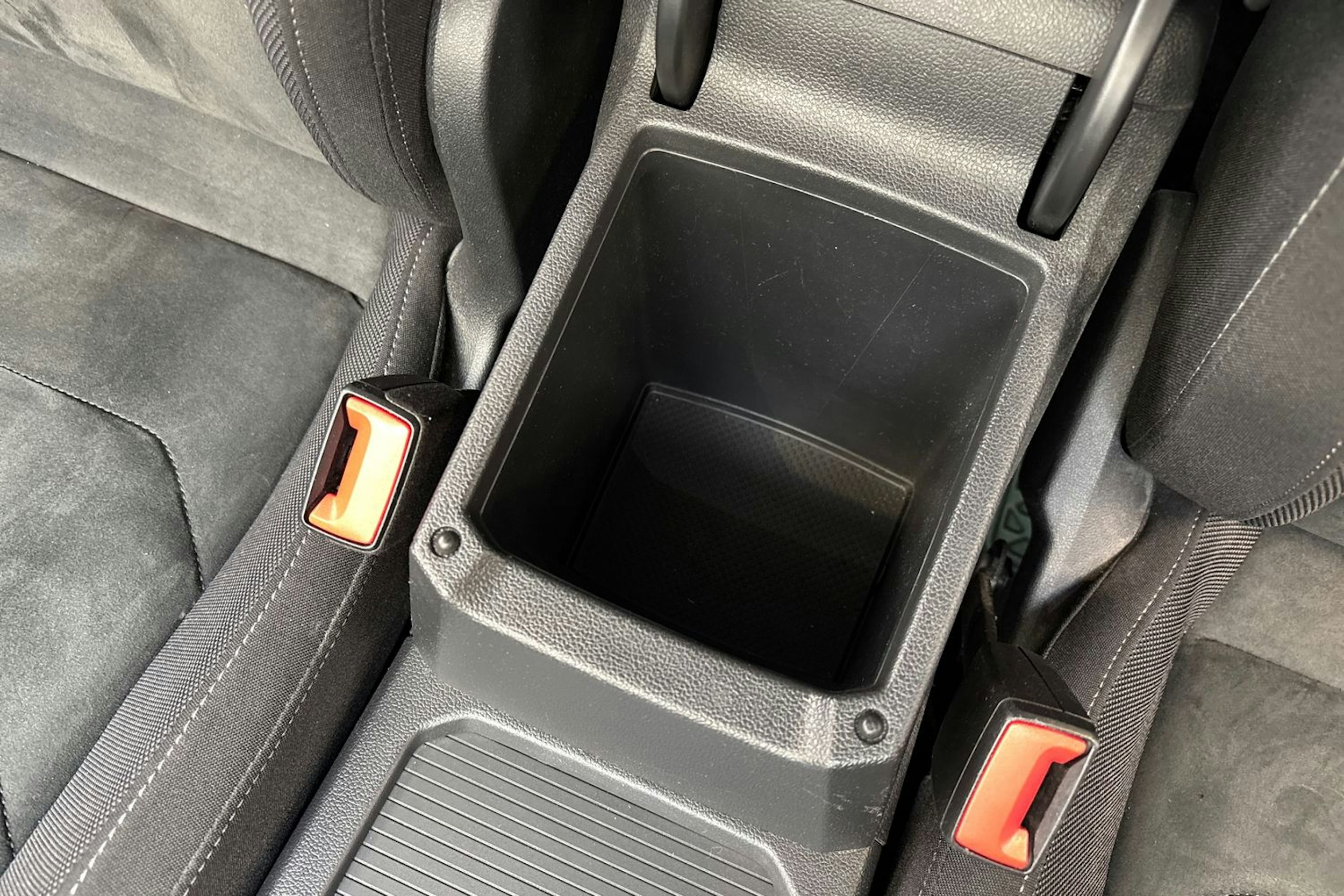 punainen Volkswagen Tiguan 2017 kuva 32.