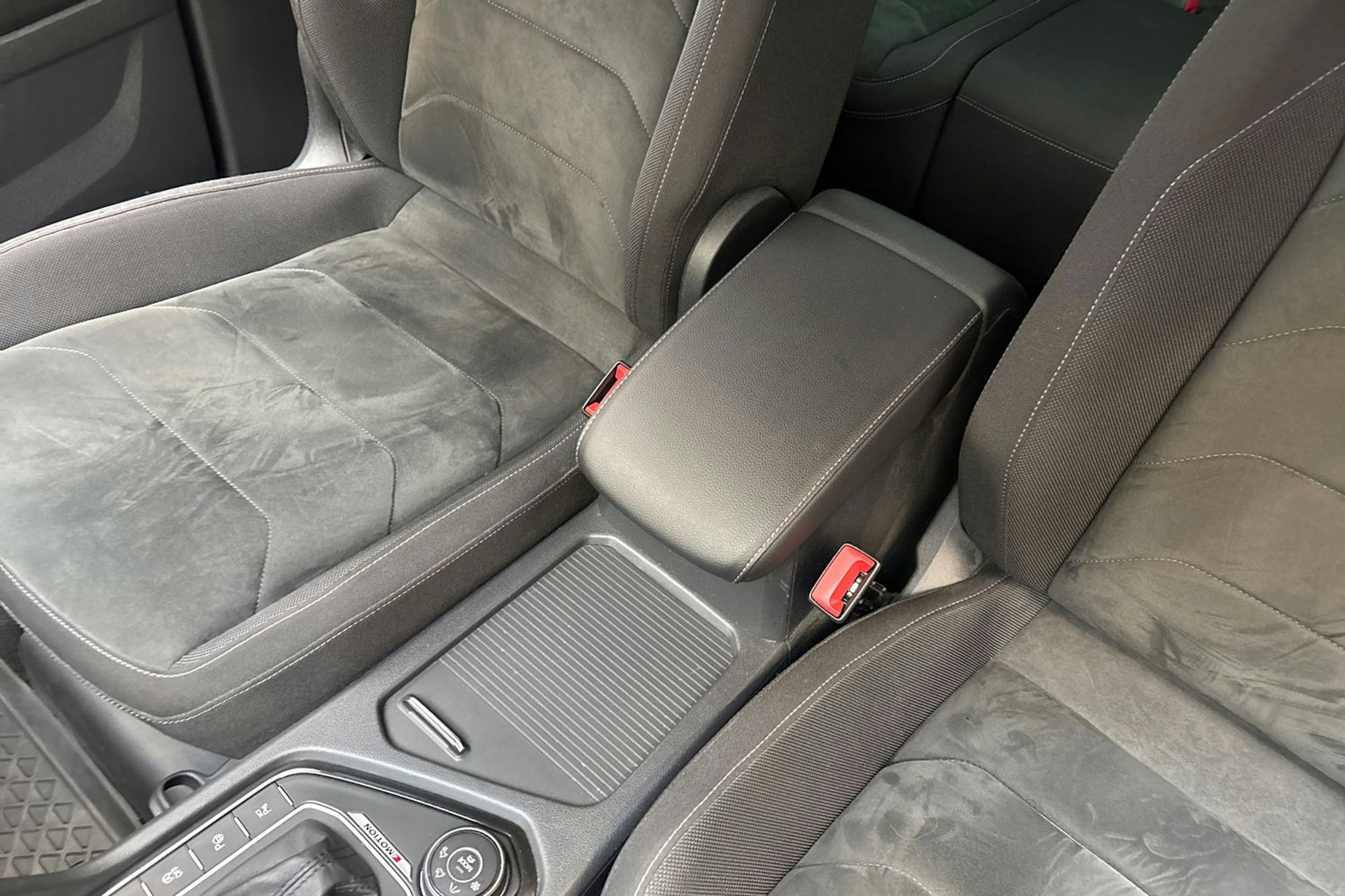 punainen Volkswagen Tiguan 2017 kuva 33.