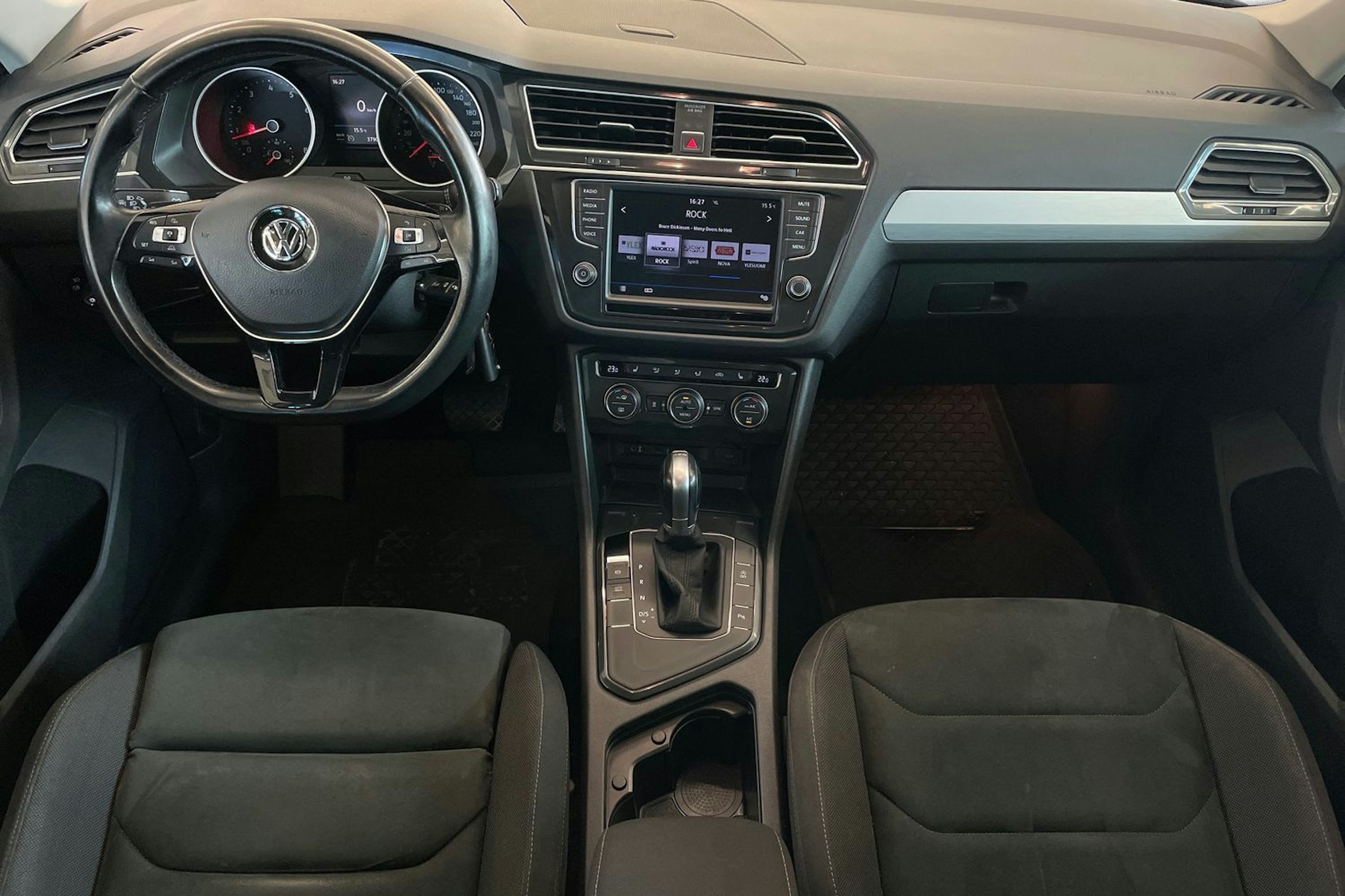 punainen Volkswagen Tiguan 2017 kuva 9.