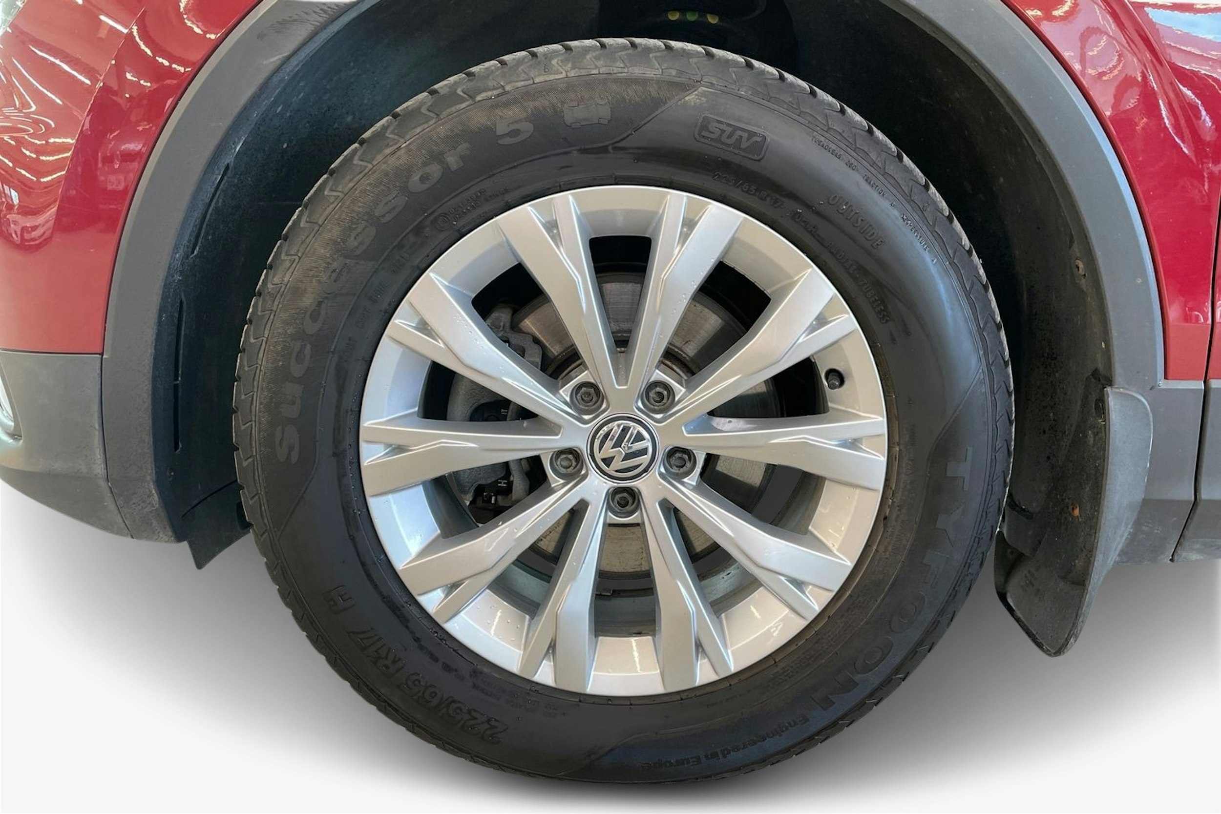 punainen Volkswagen Tiguan 2017 kuva 11.