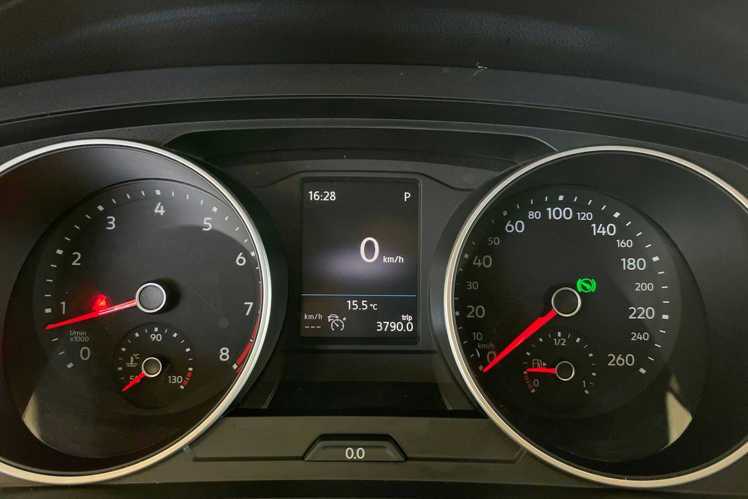 punainen Volkswagen Tiguan 2017 kuva 16.
