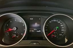 punainen Volkswagen Tiguan 2017 kuva 16.