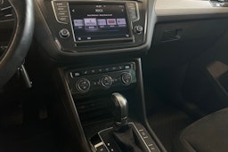 punainen Volkswagen Tiguan 2017 kuva 20.