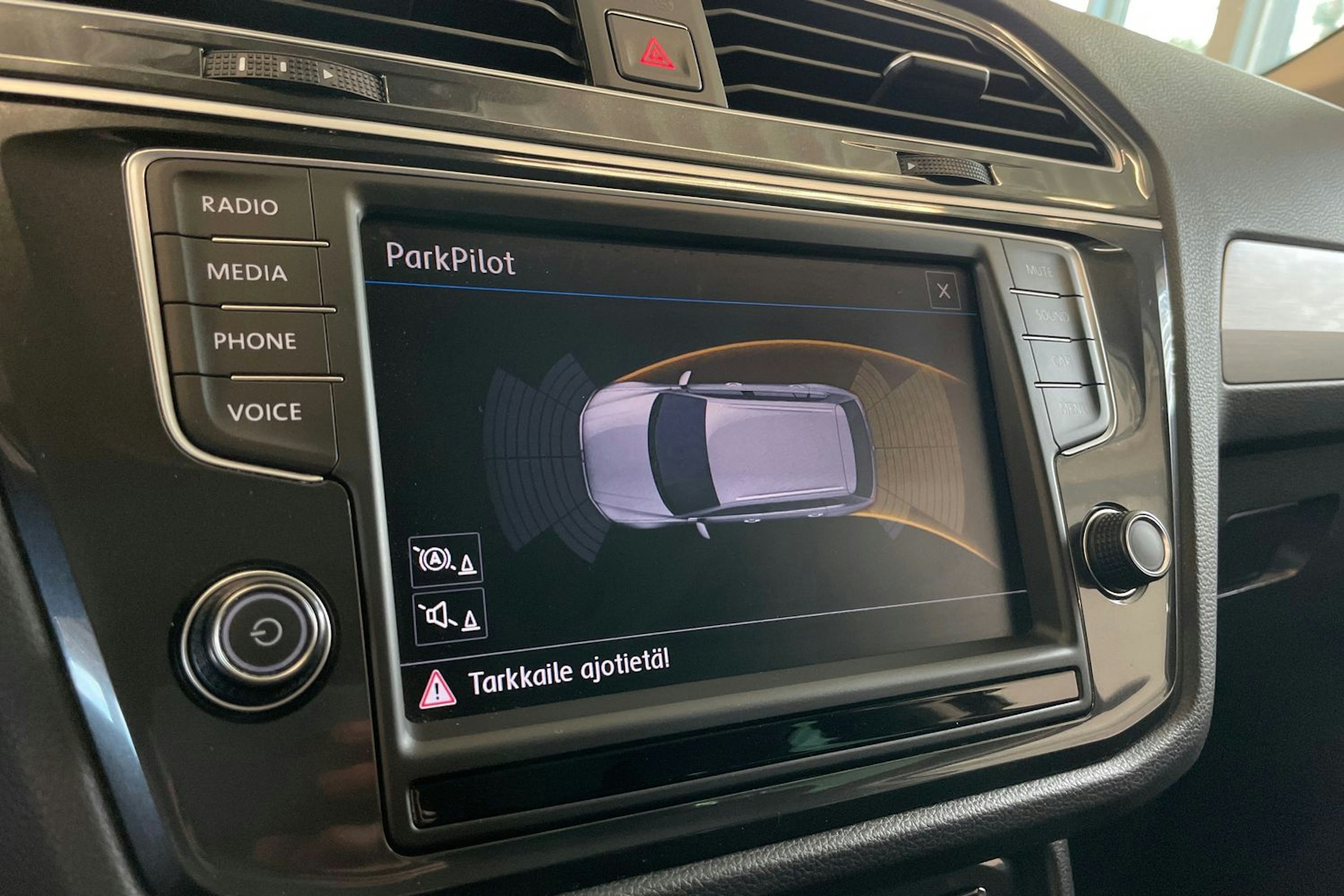 punainen Volkswagen Tiguan 2017 kuva 22.