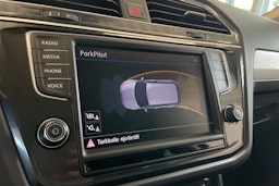 punainen Volkswagen Tiguan 2017 kuva 22.