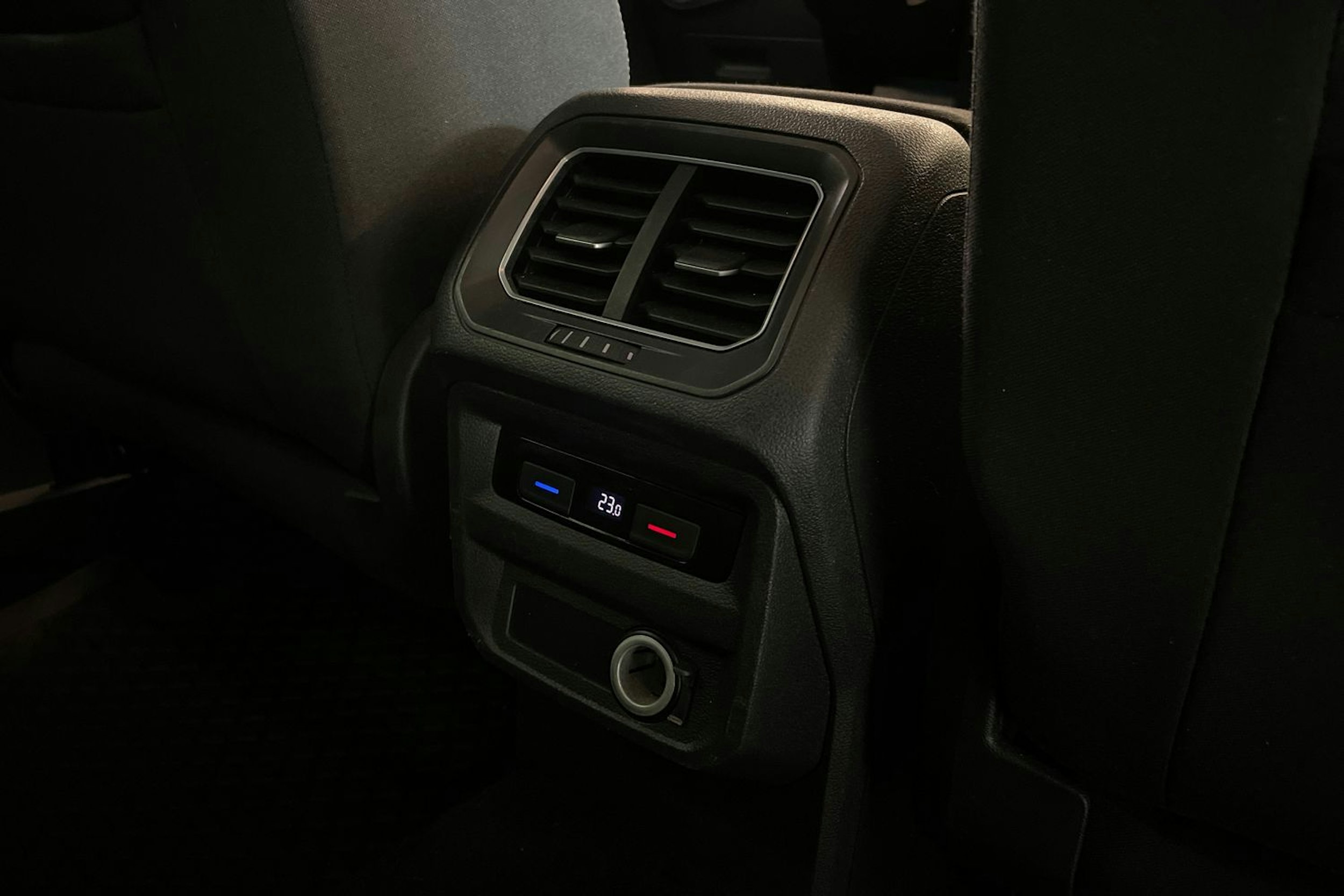 punainen Volkswagen Tiguan 2017 kuva 25.