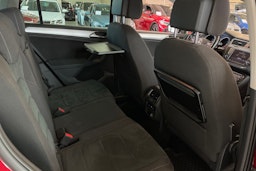punainen Volkswagen Tiguan 2017 kuva 26.