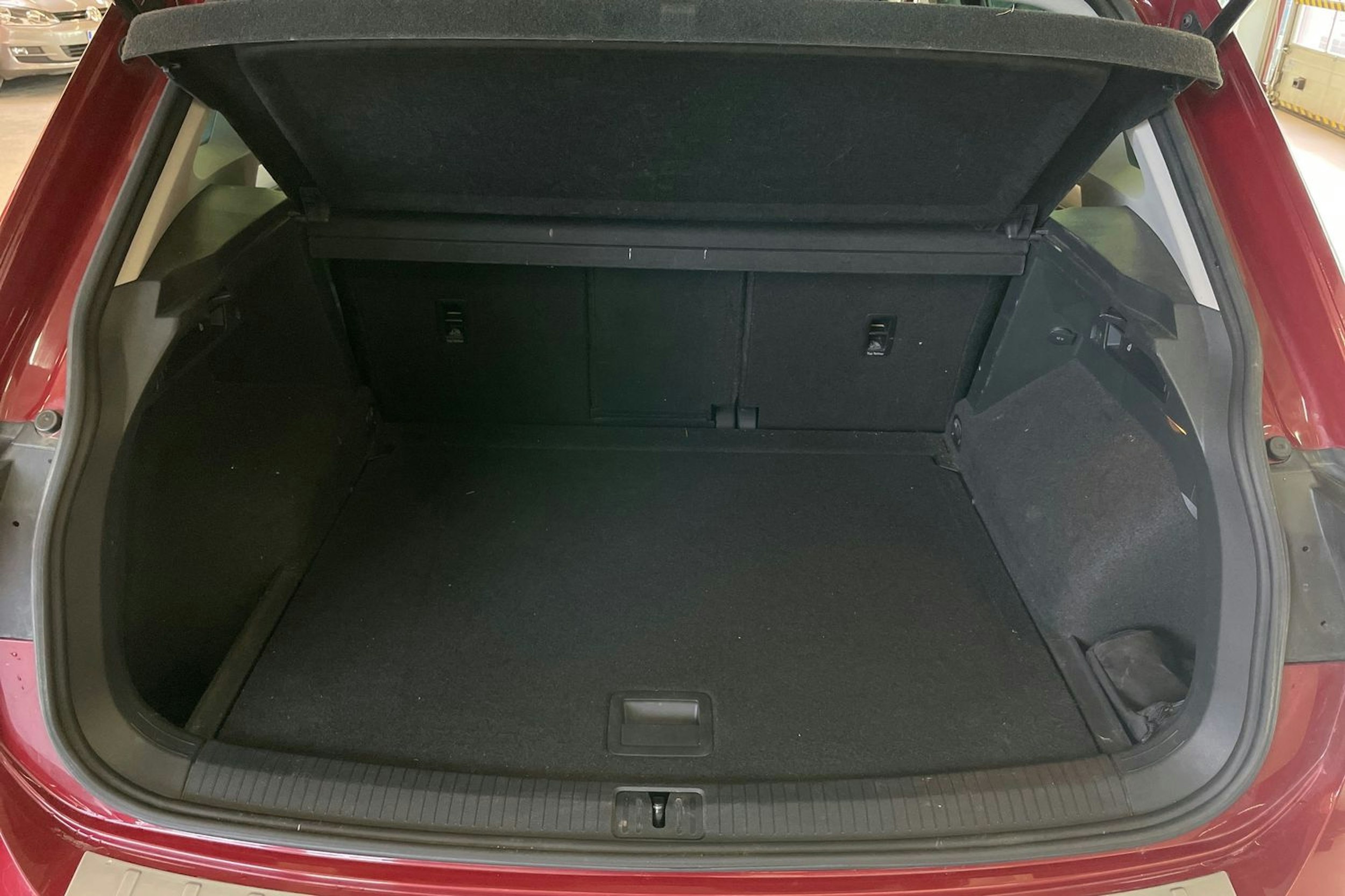 punainen Volkswagen Tiguan 2017 kuva 27.
