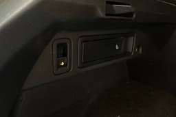 punainen Volkswagen Tiguan 2017 kuva 28.
