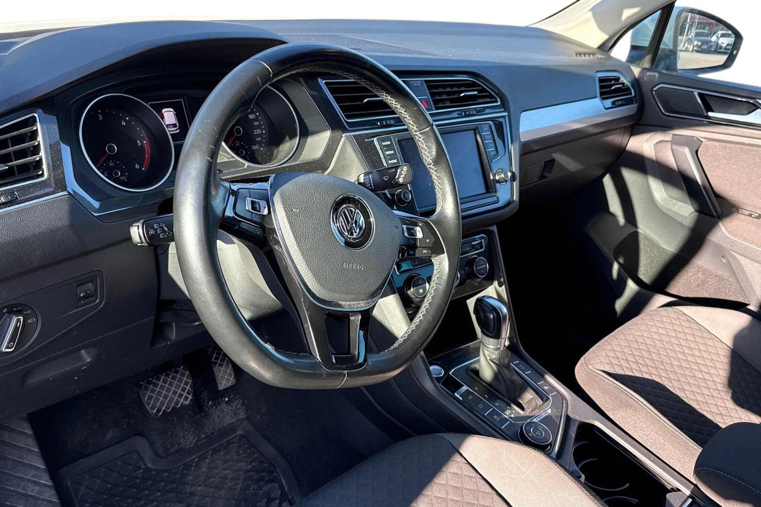 valkoinen Volkswagen Tiguan 2017 kuva 3.