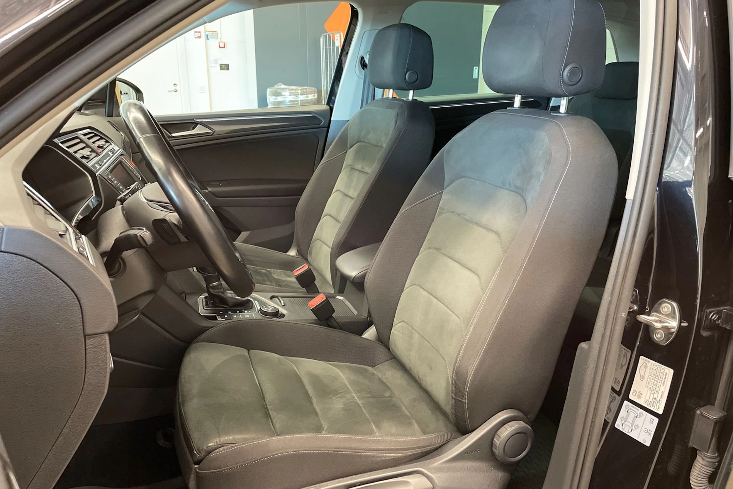 met. musta Volkswagen Tiguan 2017 kuva 15.