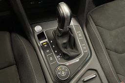 met. musta Volkswagen Tiguan 2017 kuva 32.