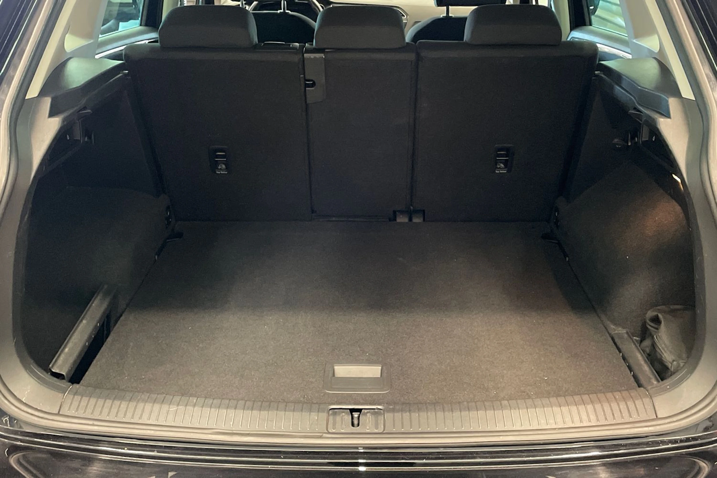 met. musta Volkswagen Tiguan 2017 kuva 34.