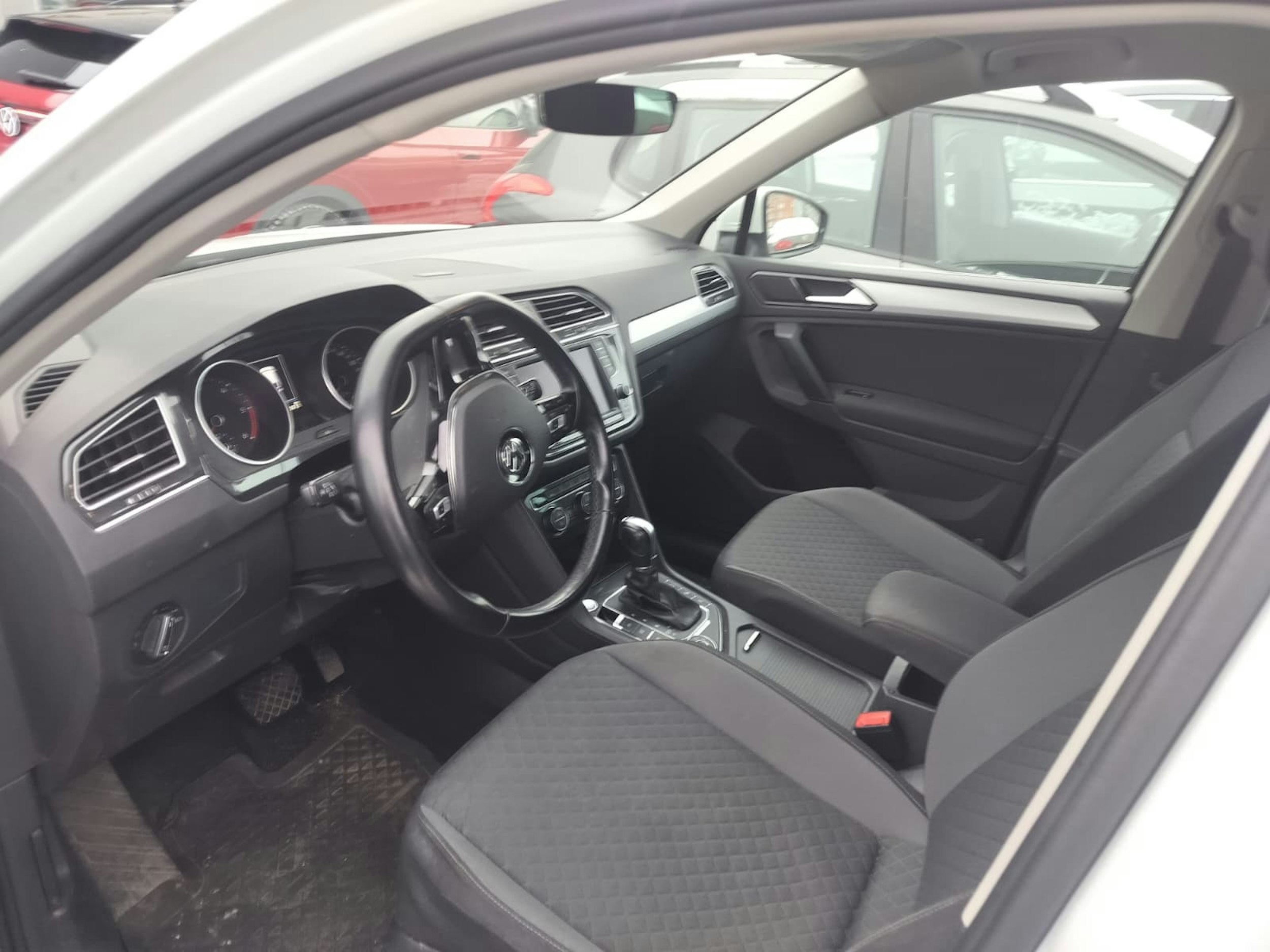 valkoinen Volkswagen Tiguan 2017 kuva 2.