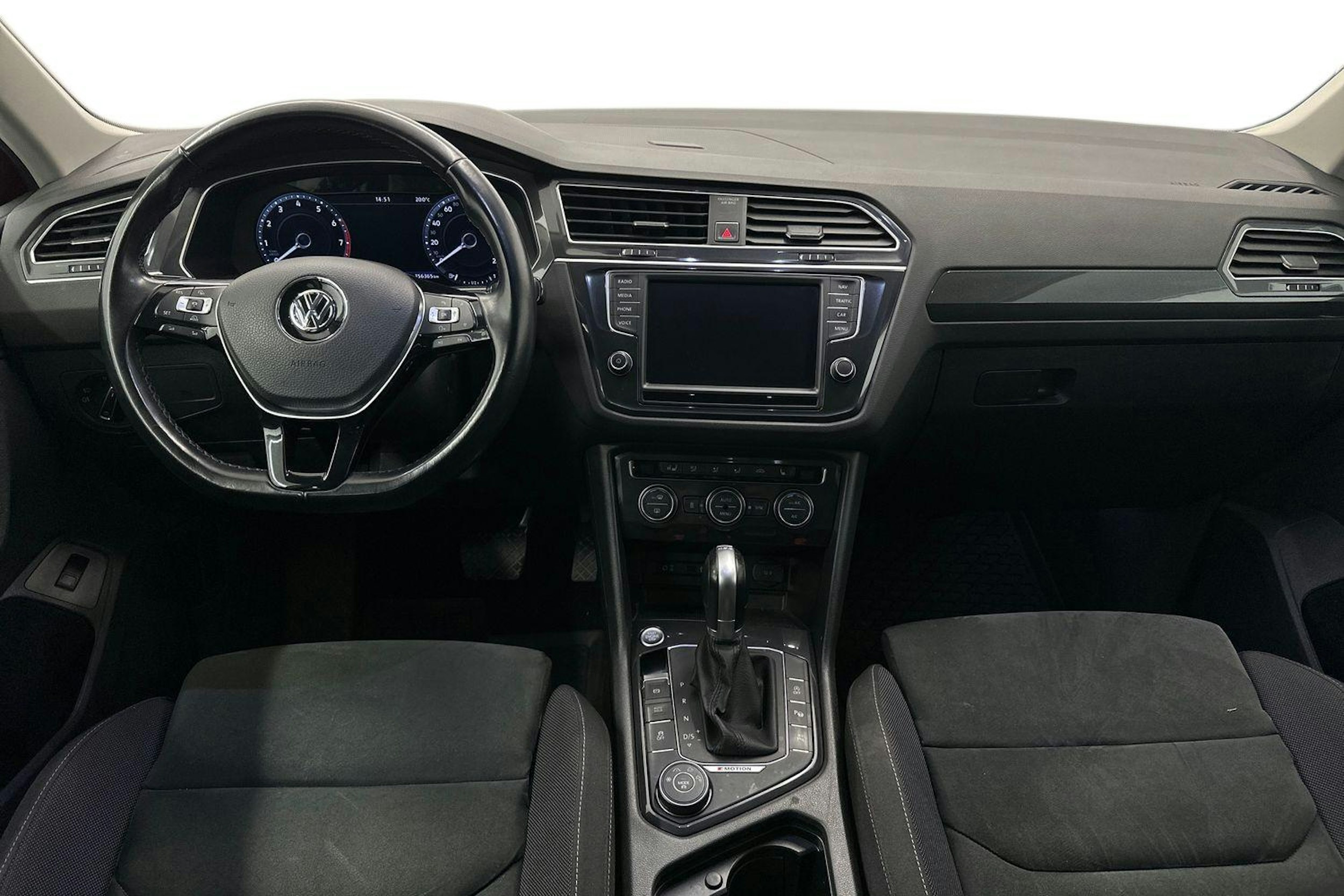 Punainen Volkswagen Tiguan 2017 kuva 7.