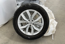 Punainen Volkswagen Tiguan 2017 kuva 10.