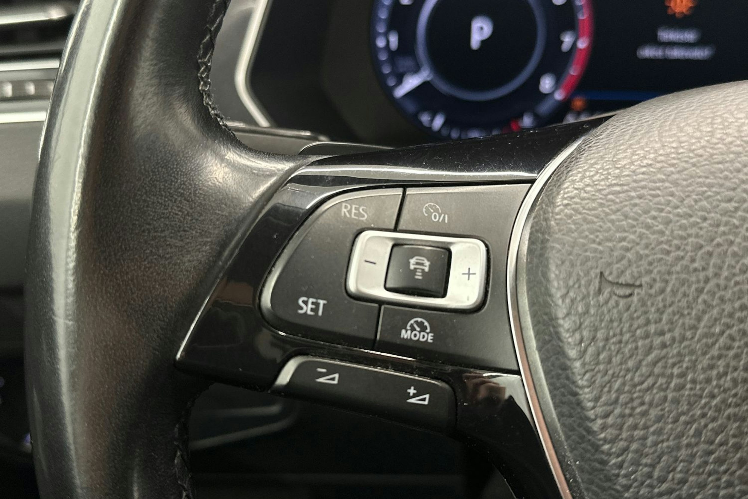 Punainen Volkswagen Tiguan 2017 kuva 12.